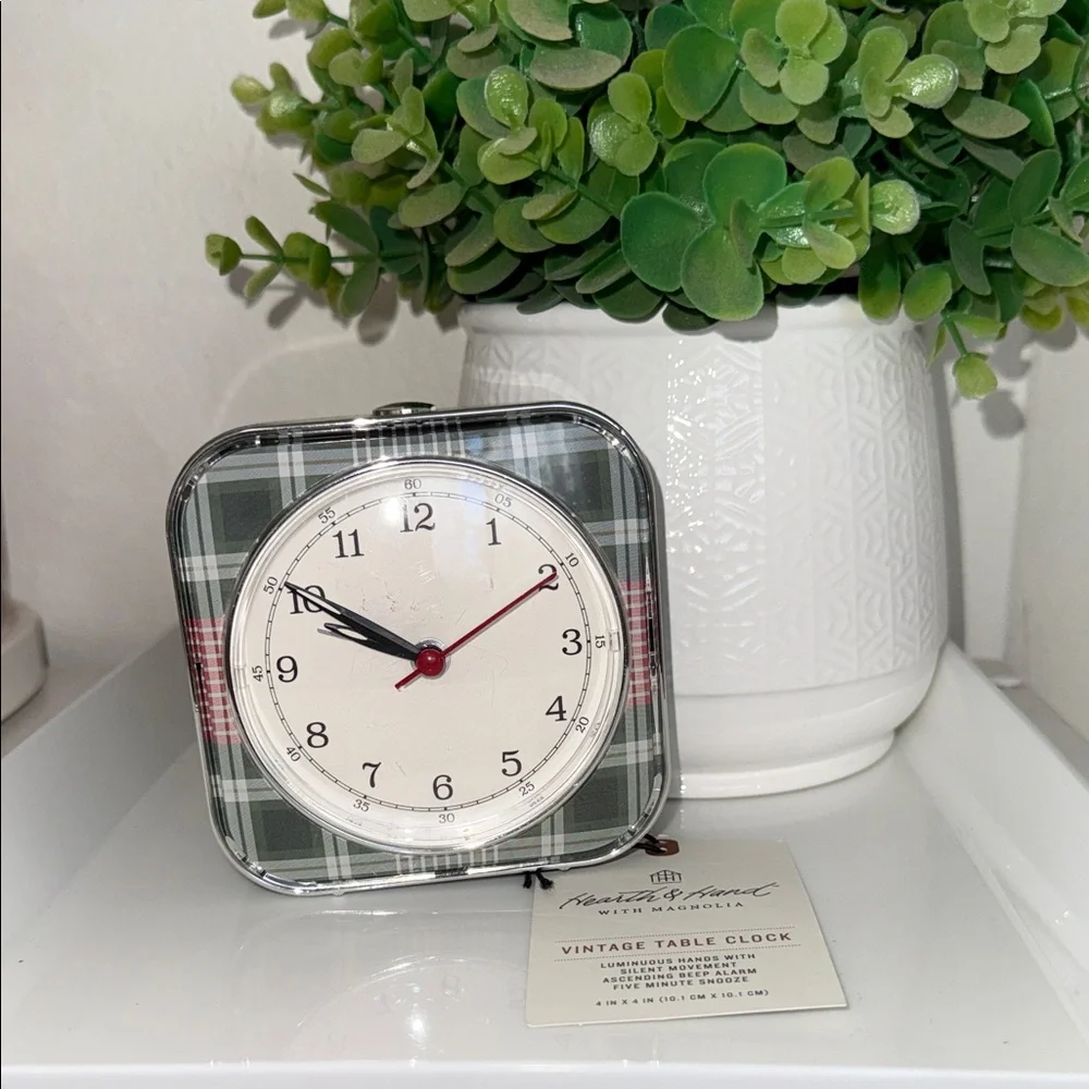 Hearth & Hand Plaid vintage Table Clock in Green and Red